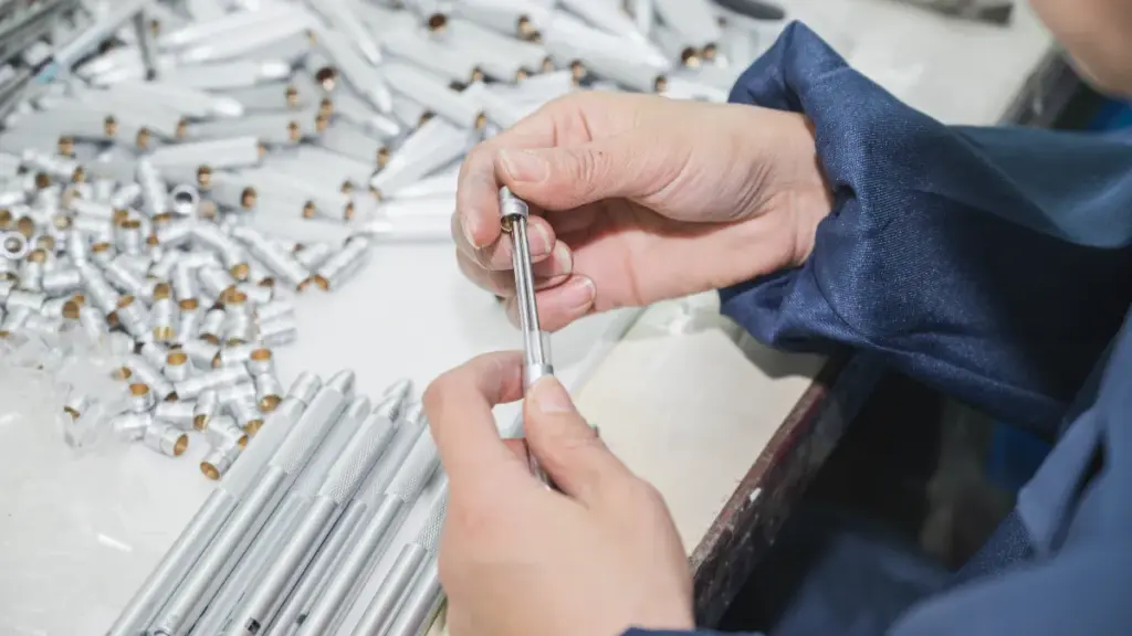 A large quantity of pen on the production line packaging