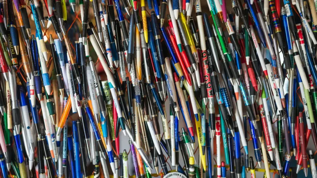 different colour ballpoint pens
